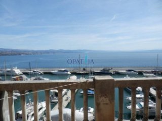 Opatija, samo kod nas!! Stan na savršenoj lokaciji !