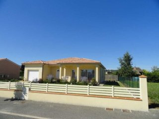 Pretty Detached House on Nice Plot