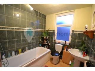 House - Don't miss out on this SPACIOUS..