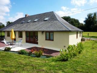 Lovely 3 Bed Fully Renovated Home Near..