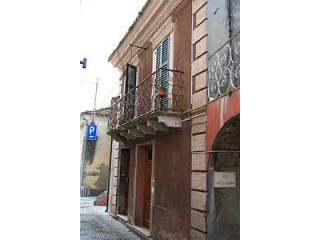 Stunning palazzo townhouse in a..