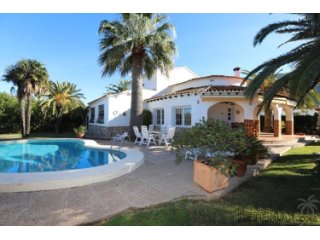 Magnificent detached villa on 2 floors. In one of the best..