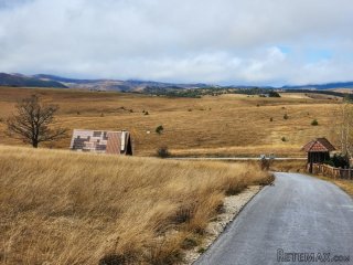 Gradjevinsko zemljiste na Zlatiboru uz zasticenu zonu