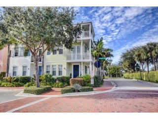 1002 E Heritage Club Cir, Delray Beach..