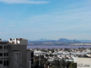 Apartamento de 2 habitaciones en venta en Torrevieja..