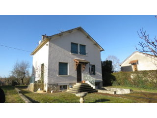 Detached townhouse on outskirts of..