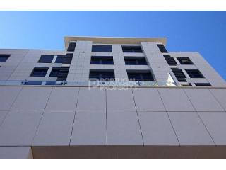 Large 4 bedroom New Apartments Sporting..