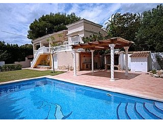 4 Bedrooms - Villa - For Sale