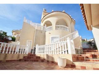 3 BED VILLA IN EXCELLENT LOCATION