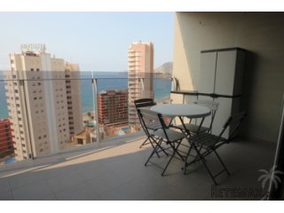Modern apartment with lovely sea views located only 50m..