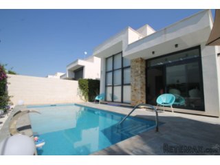 This fantastic sunny villa can be found in a luxury new..