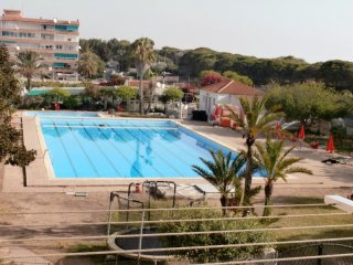3 bedroom, 1 bathroom Apartment, (build..