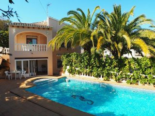 5 Bedrooms - Villa - Alicante - For Sale