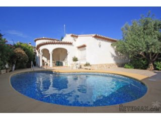 Nice villa for sale at just 600 m far from the beach in Els..