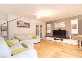 3 Bedroom Purpose Built, Leasehold