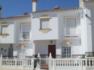 4 bedroom, 1 bathroom Townhouse, (build..