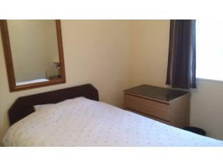 ROOM TO LET IN HOLLINSWOOD - ALL BILLS..