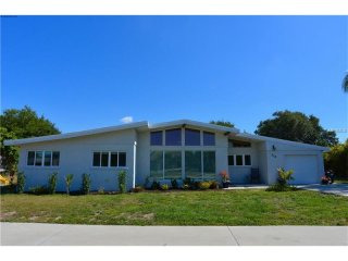 3 bedroom House For Sale: 330 Parkdale..