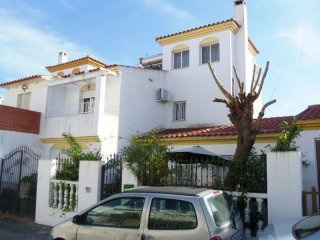 4 bedroom, 2 bathroom Townhouse, (build..