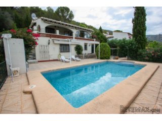 Villa with swimming pool for sale in Orba. This villa..