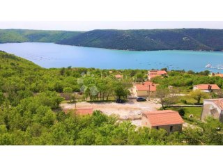 DVIJE ADAPTIRANE KAMENE KUĆE S POGLEDOM NA MORE