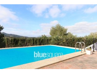 Large 4/5 bedroom property with..