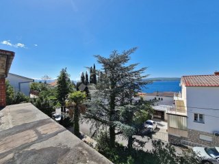 CRIKVENICA APP 111m2, blizu centra i mora