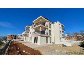 Krk,Njivice,panoramski pogled na more,okućnica 150 m2
