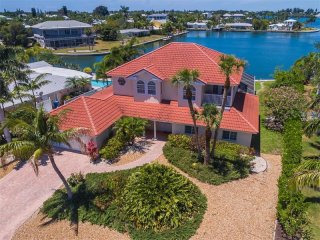 5 bedroom House For Sale: 532 70th St..