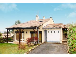 A superb modern style detached villa In..