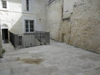 In the old town of Beaucaire 'immeuble..