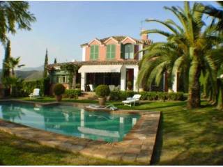 Villa for sale in El Paraiso, Estepona..