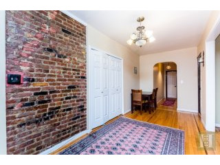 2 bedroom Apartment For Sale: 1075..