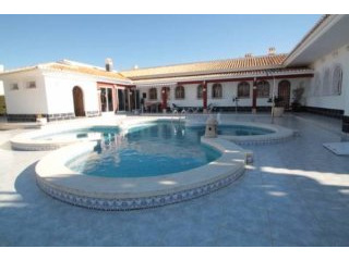 3 Bedroom 3 Bathroom Villa In..