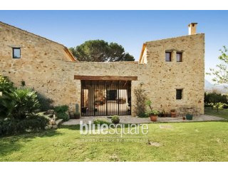 Beautiful renovated 4-bedroom finca
