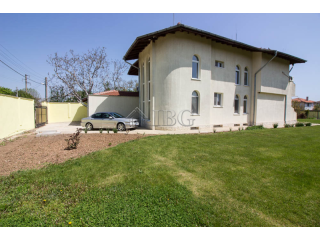 Luxury House with 5 bedrooms and 3..