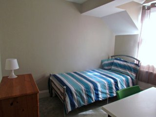 Single with single bed near Ealing..