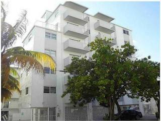 1 bedroom Flat For Sale: 240 COLLINS AV..
