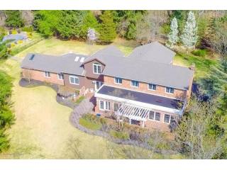 4 bedroom Flat For Sale: 1211 Gully..