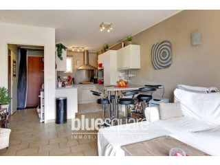 Attractive south facing apartment in a..