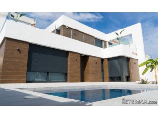 At a higher point in the town of Rojales, this project is..