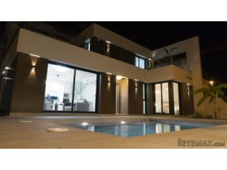 At a higher point in the town of Rojales, this project is..