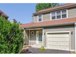 2 bedroom Residence For Sale: Mount..