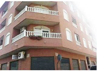 * HUGE 3 BEDROOM APARTMENT