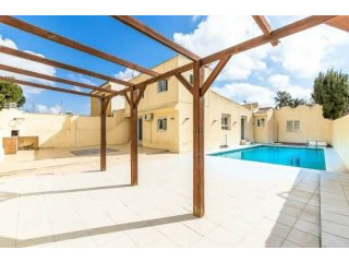 4 Bedroom 2 Bathroom Villa In..
