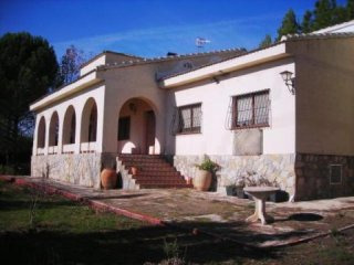 Large Detached 6 Bedroom Country Home..