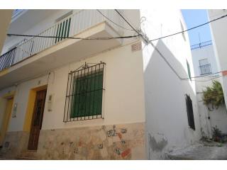A 4 Bedroom Traditional Townhouse with..