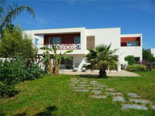 Superb Modern Villa With Pool In..