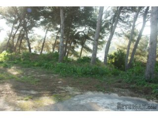 Great opportunity! Building plot of 1100 m2, facing south..
