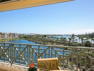3 bedroom Flat For Sale: 9055 Somerset..